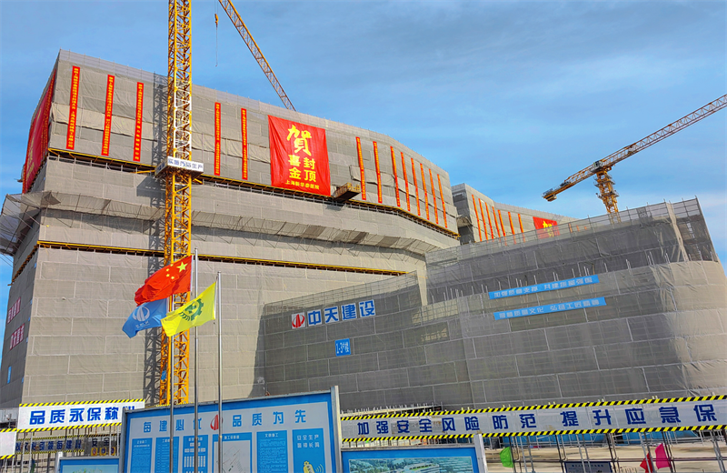 2024年10月30日，永信贵宾会三建上海新华泰医院项目主体封顶。